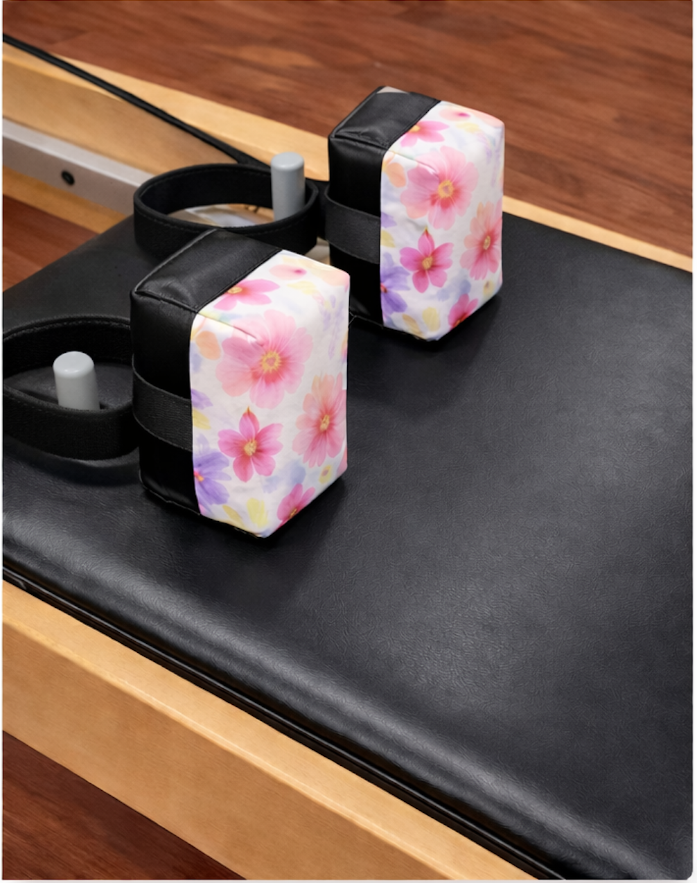 Shoulder block cushions - Garden Flowers